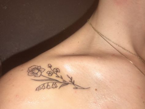 Sweet Pea Tattoo Collar Bone, Daffodil Tattoo Collar Bone, Daffodils And Lily Of The Valley Tattoo, Birth Flower Tattoos Collar Bone, Birth Flower Collarbone Tattoo, Daffodil Collarbone Tattoo, Daffodil Collar Bone Tattoo, Daffodil Tattoo Shoulder, Daffodil And Sweet Pea Tattoo