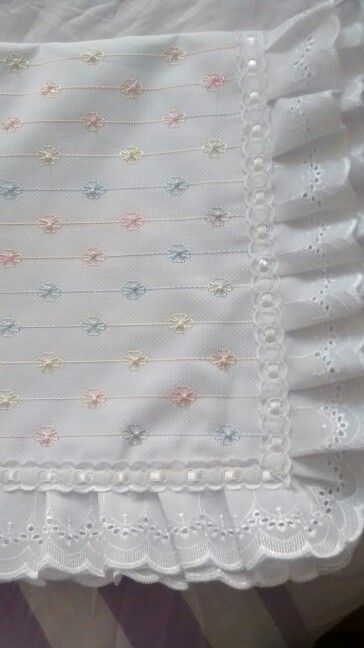 Baby Cradle Bedding, Cradle Bedding, Bantal Sofa, Baby Sheets, Baby Cradle, Baby Sewing Projects, Baby Cot, Baby Embroidery, Heirloom Sewing