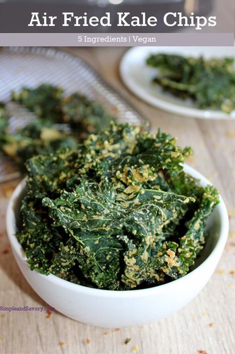 Crispy and delicious air fried kale chips are coated in a vegan cheese sauce made with nutritional yeast, then air fried to crispy perfection Air Fried Kale, Kale Chips Air Fryer, Air Fryer Kale, Fried Kale, Crispy Kale, Kale Chip Recipes, Healthy Bedtime Snacks, Easy To Make Snacks, 100 Calorie Snacks