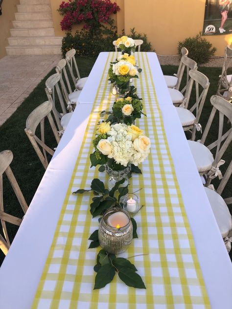 Yellow And White Dinner Party Decor, Yellow White Gold Table Decor, Yellow And Green Theme Birthday Party, Summer Birthday Table Decor, Yellow Party Decorations Ideas, Yellow Grad Party Decorations, Yellow 60th Birthday Party, Yellow 30th Birthday Party, Yellow Flower Birthday Party Ideas