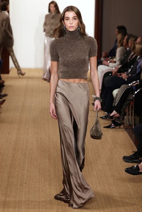 Ralph Lauren Fall 2024 Runway, Fashion Show & Collection Review [PHOTOS] Everyday Fashion Outfits 2024, Fw 2024 Runway, Ralph Lauren Fall Aesthetic, Ralph Lauren 2023 Women, Ralph Lauren Fall 2024, Ralph Lauren 2024 Women, Ralph Lauren Winter Outfits, Fashion Trend Fall Winter 2024-2025, Spring 2025 Fashion Trends