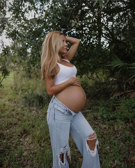 Jeans Maternity Shoot Outside, Maternity Pics Jeans, Maternity Photo Shoot Ideas Casual, Maternity Pics With Jeans, Calvin Klein Maternity Shoot With Jeans, Open Belly Maternity Pictures, White Tee And Jeans Maternity Shoot, Maternity Photo Jeans, Maternity Photography Denim