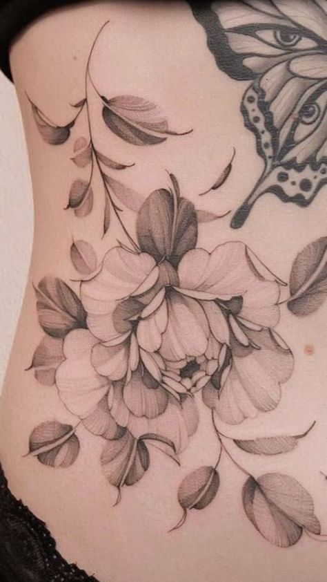 Flores Tattoo Mujer, Peony Back Tattoo, Chest Neck Tattoo, Peony Flower Tattoos, Realistic Flower Tattoo, Flor Tattoo, Floral Back Tattoos, Peony Illustration, Flower Tat