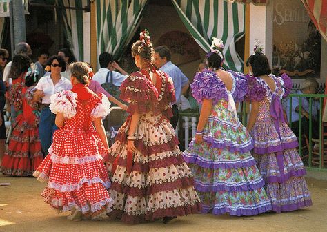 Women of Sevillanas with their traditional dress used in a popular flamenco dance Outfits For Spain, Spanish Clothing, Spain Culture, Spanish Dress, Spanish Dancer, Flamenco Dress, Flamenco Dancing, National Clothes, Voyage Europe