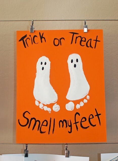 Halloween Footprints, Halloween Art Projects, Halloween Crafts Preschool, Halloween Crafts For Toddlers, Halloween Arts And Crafts, Easy Halloween Crafts, Manualidades Halloween, Halloween Activities For Kids, Halloween Painting