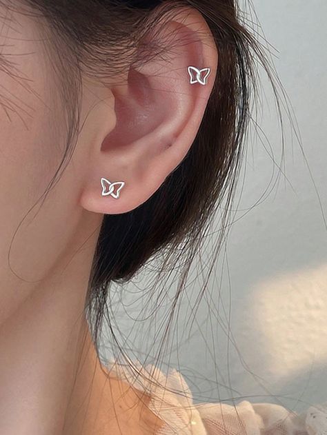 Earring Asethic Silver, Earring Studs Silver, Earring Styles Ideas Silver, Ear Piercings Asian, Aesthetic Silver Earrings, Silver Piercings Aesthetic, Cute Piercings Ears, Earring Inspo Silver, Elegant Ear Piercings