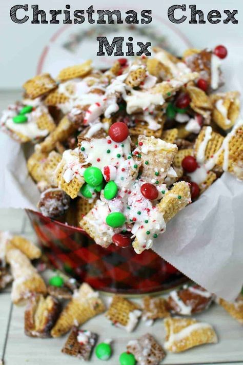 A close up of chex mix with white chocolate and Christmas colored sprinkles and red and green M&Ms Chex Mix Recipes Christmas, Chex Mix Christmas, Party Mix Recipe, Salty Sweet Snacks, Christmas Recipes Appetizers, Chex Mix Recipes, Festive Food, Christmas Food Gifts, Chex Mix