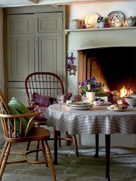 Breakfast Room with Fireplace | Content in a Cottage Casa Country, Colonial Decor, Cottage Interiors, Primitive Home, Colonial Style, Cozy Cottage, Breakfast Room, Design Case, A Fire