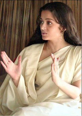 Aishwarya Rai Without makeup in Choker Bali Aishwarya Rai Without Makeup, Aishwarya Rai Images, Bride And Prejudice, ऐश्वर्या राय, Romantic Drama Film, Aishwarya Rai Photo, Makeup Photos, Actress Without Makeup, Rare Images