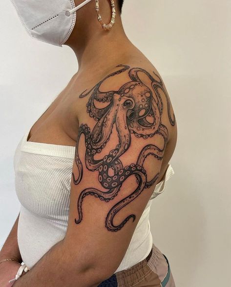 Sea Alien, Tattoo Art Ideas, Pony Reinhardt, Ocean Tattoo Ideas, Octopus Tattoo Sleeve, Kraken Tattoo, Shoulder Cap Tattoo, Shoulder Sleeve Tattoos, 16 Tattoo