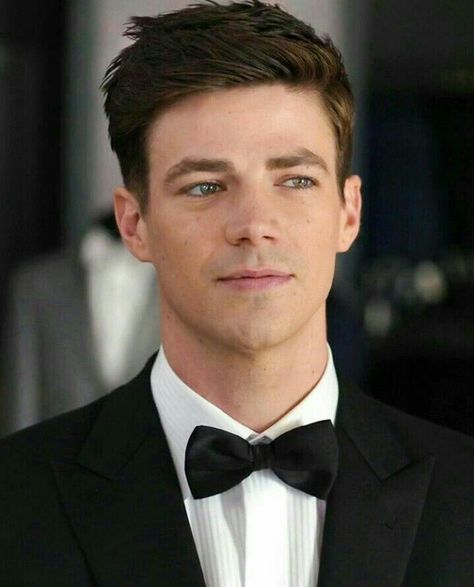 Discovered by F e r n a n d a 🌹. Find images and videos about the flash, grant gustin and barry allen on We Heart It - the app to get lost in what you love. Barry Allen Flash, Madara And Hashirama, Flash Barry Allen, The Flash Grant Gustin, Flash Arrow, Fastest Man, Supergirl And Flash, Barry Allen, Grant Gustin