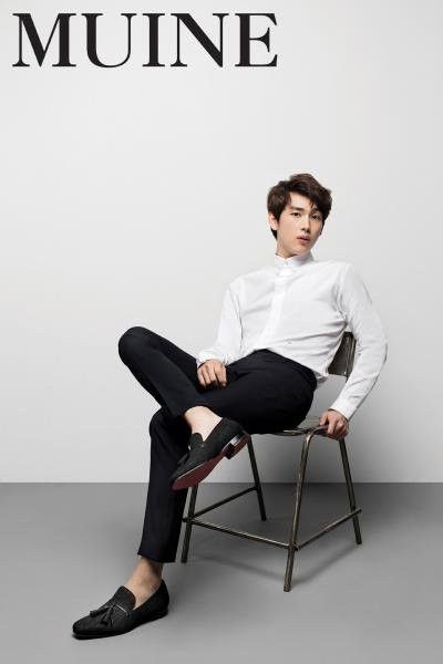 Ze:a | Siwan Mens Vintage Fashion, Pose Duduk, Korean Male Models, Korean Photoshoot, Chair Pose, Mens Photoshoot Poses, Male Models Poses, Studio Poses, Men Photography