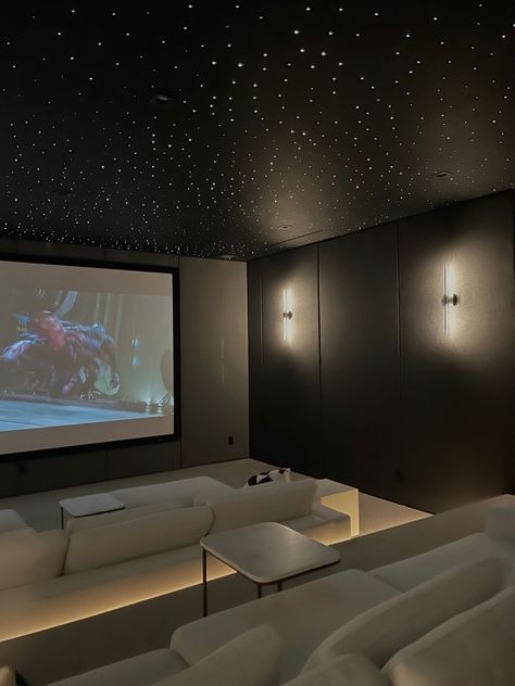 Home Cinema Room Ideas Interior Design, Aesthetic Movie Room, Movie Room Aesthetic, At Home Cinema, Indoor Movie Theater, Cinema Room Small, Home Cinema Room Ideas, Home Theatre Room Ideas, Home Theatre Design