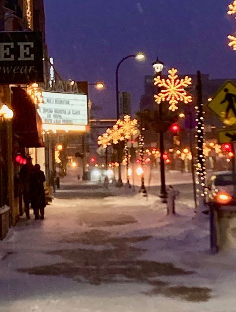 Downtown Christmas Aesthetic, Midwest Winter Aesthetic, Downtown Girl Christmas, Minneapolis Christmas, Cosy Christmas Aesthetic, Minneapolis Aesthetic, Down Town Girl Aesthetic, September Christmas, Sweet December