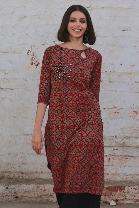 Kalamkari Kurti Designs Cotton, Kalamkari Kurti Designs Latest, Ajrakh Kurti Designs Latest, Ajrakh Kurta Designs, Printed Kurti Designs, Indian Kurti Designs, Churidar Designs, Simple Kurta Designs, Designer Kurti Patterns