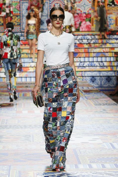 Dolce And Gabbana Fashion Show, Odd Fashion, Black Corset Top, Patchwork Skirt, 2021 Fashion, Dolce E Gabbana, New Classic, Dolce & Gabbana, Primavera Estate