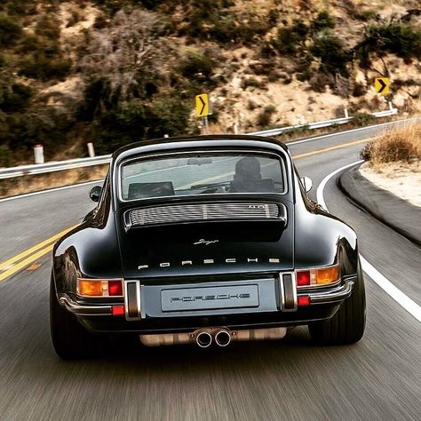 Luxe Auto's, Singer Porsche, Singer Vehicle Design, Black Porsche, Porsche Sports Car, Porsche 935, Porsche 964, Vintage Porsche, Vw Porsche