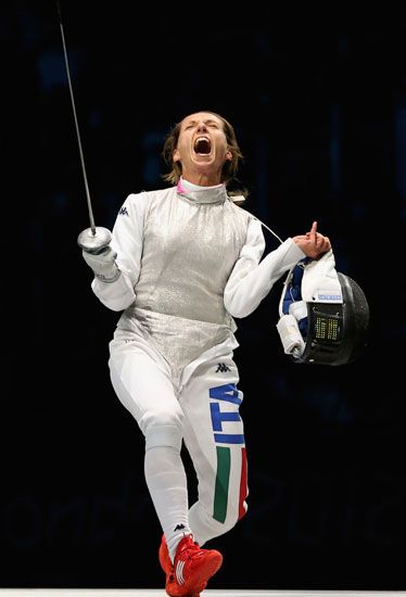 Valentina Vezzali - Fencing - Beijing Olympics 2008, Athens 2004 & Sydney 2000 ~ Womens Foil - Sydney 2000 & Atlanta 1996 - Womens Team Foil Fencing Olympics, Fencing Women, Women's Fencing, Olympic Winners, Fencing Sport, Body Gestures, Heptathlon, The Losers, Beijing Olympics