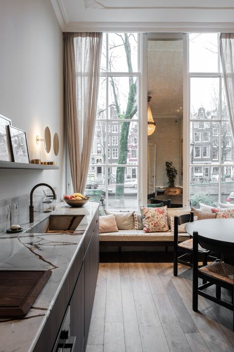 Diipa Büller-Khosla's canal house in Amsterdam is a postcard from 1614 | Architectural Digest India Amsterdam Kitchen, Canal House Amsterdam, Dutch Interior Design, Amsterdam Apartment, Amsterdam Houses, Deco Studio, Canal House, Interiors Dream, Kitchen Inspiration Design