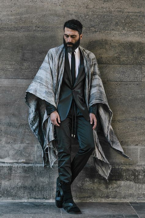 Mica Design, Mens Poncho, Design Campaign, Italian Model, Foto Poses, Mens Fashion Fall, Creation Couture, Casual Attire, Mens Casual