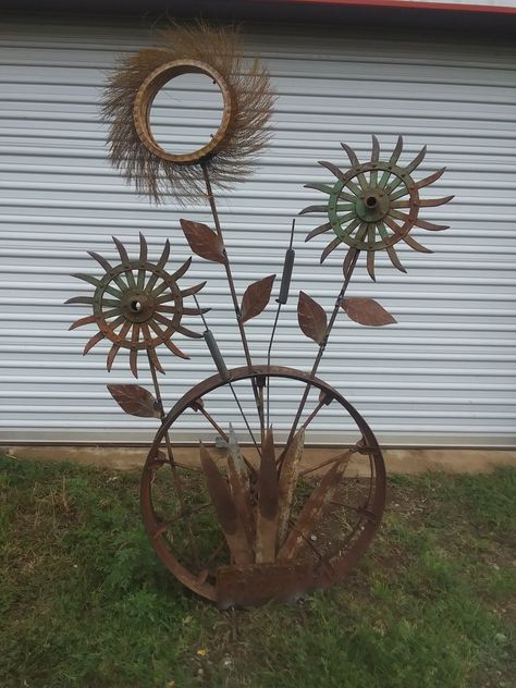 Welded Metal Art Garden Decorations, Outdoor Welding Projects, Garden Welding Projects, Welded Yard Art Ideas, Scrap Metal Flowers, Metal Yard Art Garden Decorations, Diy Yard Art From Junk, Metal Yard Art Ideas, Diy Metal Projects