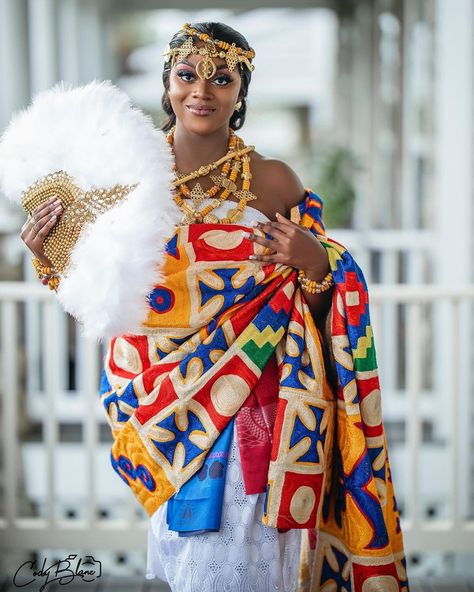 Kente Bonwire marriage ceremony bride Ghanian Traditional Attire, Ashanti Traditional Clothing, Ashanti Traditional Wedding, Kente Traditional Attire, Ghanian Traditional Wear, African Traditional Wear Culture, Ghana Outfits, Ghanaian Engagement, Ghanian Wedding