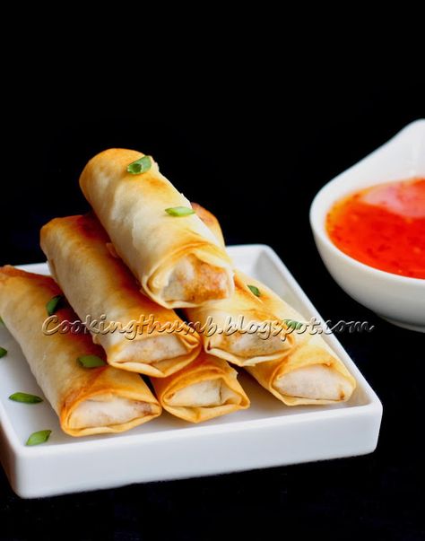 Baked Spring Rolls, Chicken Spring Rolls, Spring Roll Recipe, Crowd Pleasing Appetizers, Egg Rolls, Spring Rolls, Asian Dishes, Rolls Recipe, Healthy Vegetarian