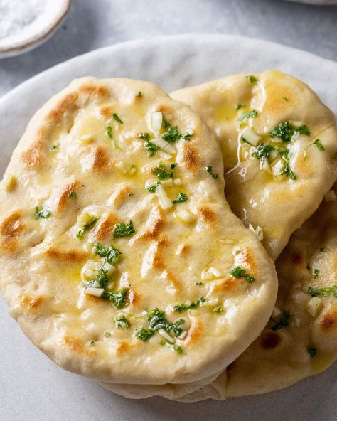 Garlic Naan Bread Recipe (Easy & Vegan) - Romy London Vegan Garlic Naan Bread, Garlic Naan Bread Recipe Easy, Vegan Garlic Naan, Naan Bread Recipe Easy, Garlic Naan Bread Recipe, Gluten Free Naan Bread, Garlic Naan Bread, Make Naan Bread, Vegan Garlic Bread