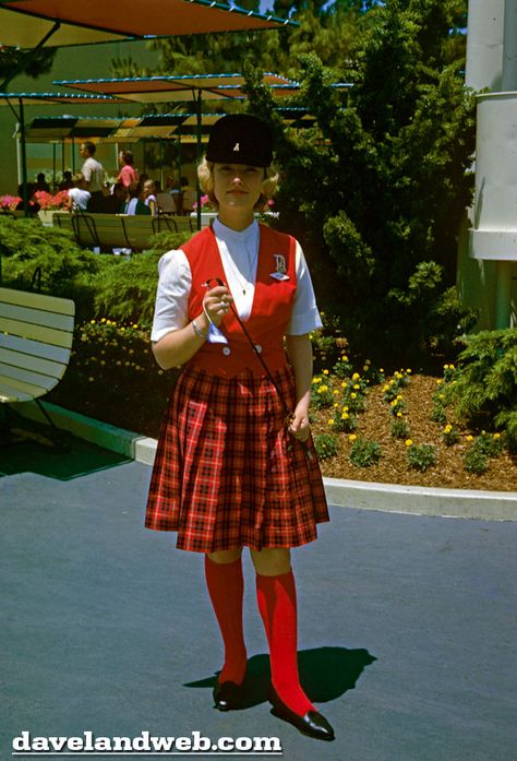 1963 Disneyland Tour Guide...me! Me! I want to do this and have this exact outfit! Disneyland Birthday Outfit, Tour Guide Outfit, Disney Costume Ideas, Disneyland Costumes, Retro Disneyland, Disneyland Secrets, Disneyland Birthday, Disney Costume, Disney Imagineering