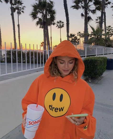 Bright Hoodie Outfit, Drew Hoodie Outfit, Drew House Hoodie Outfit, Smiley Hoodie, Drew House, Black Hoodie Women, Matilda Djerf, House Clothes, Brand Clothes