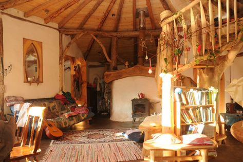 Cob House Interior, Yurt Living, Straw Bale House, Earthship Home, Natural Homes, Cob House, Hobbit House, Earth Homes, Natural Building