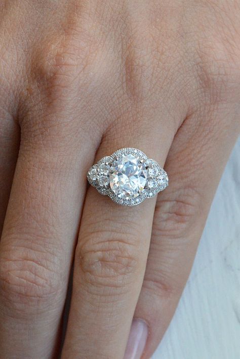 Wedding Rings 3 Stone, Flower Engagement Ring Set, Gorgeous Rings, Solitaire Rings, Flower Engagement Ring, Beautiful Wedding Rings, Three Stone Engagement, Three Stone Engagement Rings, Stone Engagement Rings