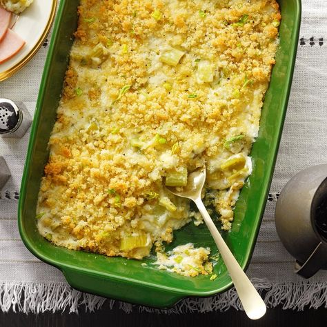 Celery Gratin Celery Gratin, Spanakopita Casserole, Lemon Tiramisu, Winter Side Dishes, Herbed Potatoes, Pineapple Casserole, Celery Recipes, Pilaf Recipe, Christmas Side Dishes