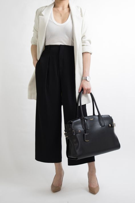 Culottes Outfit Work, How To Wear Culottes, Culottes Outfit, Culotte Style, Work Outfit Inspiration, Business Professional Outfits, Outfit Essentials, Professional Work Outfit, Office Wear Women