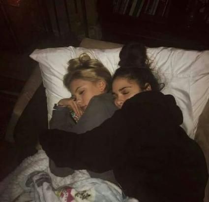 Best Friend Fotos, Bff Pics, Want A Girlfriend, Best Friend Day, Best Friend Poems, Best Friend Photoshoot, Girlfriend Goals, Universal Studios Orlando, Lily Evans