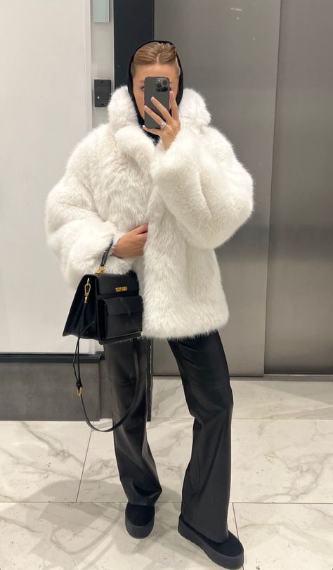 Outfit With Fluffy Jacket, Glam Winter Outfits, Matilda Djerf Winter Outfit, White Fluffy Jacket Outfit, Winter Ugg Outfits, White Fur Coat Outfit, Winter Cold Outfits, Fur Coat White, Faux Fur Coats Outfit