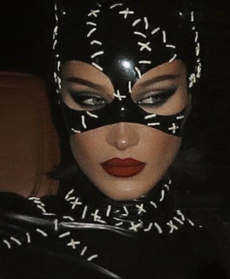 Catwoman Makeup, Belle Halloween, Kostuum Halloween, Cat Women, Bella Hadid Outfits, Natural Lipstick, Halloween Costume Outfits, Girl Boss Style, Cat Woman Costume