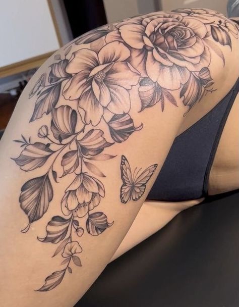 Thigh Piece Tattoos, Rosen Tattoo Frau, Side Thigh Tattoos, Cute Thigh Tattoos, Floral Thigh Tattoos, Hip Thigh Tattoos, Hip Tattoos, Hip Tattoos Women, Tattoos For Black Skin