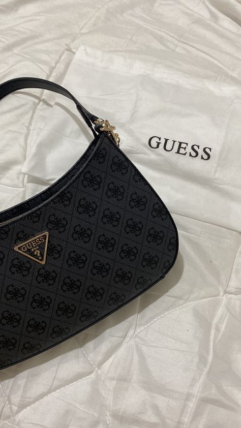 Expensive Purses, Bag Guess, Guess Handbag, Trendy Purses, My Style Bags, Guess Bag, Purse Essentials, Handbag Essentials, Girls Tote