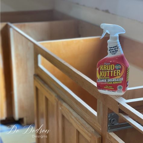 Degrease Kitchen Cabinets, Mahogany Kitchen Cabinets, Cabinet Cleaner, Cleaning Wood Furniture, Krud Kutter, Vintage Kitchen Cabinets, Cleaning Cabinets, Clean Kitchen Cabinets, Faux Brick Walls