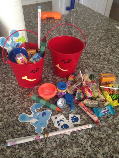 Blues clues pails I made as party favors for the kids. They include candy, play-doh, handy dandy crayon (I made myself as well), blues clues sticker, blue paw print stickers, blues clues kaleidoscope, blues clues activity sheet, magnifying glass, compass ring and whistle. Blues Clues Birthday Party Favors, Blues Clues And Magenta Birthday Party, Blues Clues Third Birthday Party, Blues Clues Birthday Party Girl, Blues Clues Party Food, Blues Clues 2nd Birthday Party, Blues Clues Party Favors, Blue Clues Birthday Party Ideas, Diy Blues Clues Party