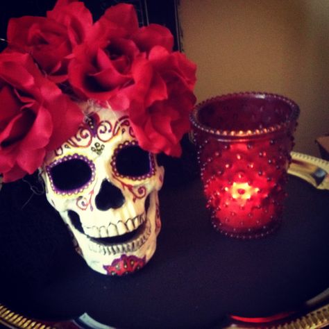 Dia de Los Muertos Dia De Los Muertos Centerpiece Ideas, Dia De Los Muertos Wedding Ideas, Halloween Wedding Centerpieces, Dia De Los Muertos Party Ideas, Sugar Skull Party, Wedding Centerpieces Ideas, 25th Birthday Party, Day Of The Dead Diy, Dia De Los Muertos Decorations Ideas