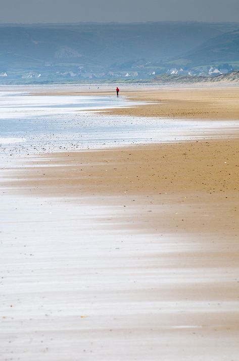 Walking On The Beach, I Love The Beach, 수채화 그림, Beach Living, Sea And Ocean, Beach Scenes, Beach Art, Ocean Beach, 그림 그리기