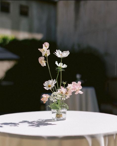 Wedding Cocktail Tables, Cocktail Table Decor, Sicily Wedding, Modern Wedding Flowers, Ikebana Arrangements, Reception Details, Wedding Vases, Floral Arrangements Wedding, Outdoor Wedding Decorations