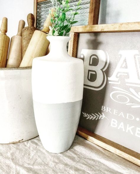 If you love upcycling projects with dollar store items then you'll love this ceramic farmhouse makeover project. Check out how you can decorate on a budget with this upcycled vase. #diy #vase #makeover Diy Vase Makeover, Upcycled Vase, Vase Makeover, Farmhouse Makeover, Decorate On A Budget, Cheap Vases, Vase Diy, Upcycling Projects, Old Vases