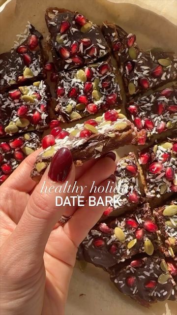 After Dinner Snack, Gluten Free Chocolate Recipes, Source Of Fiber, Protein Chocolate, Holiday Dates, Good Source Of Fiber, Healthy Sweet Treats, Healthy Holidays, Peppermint Bark