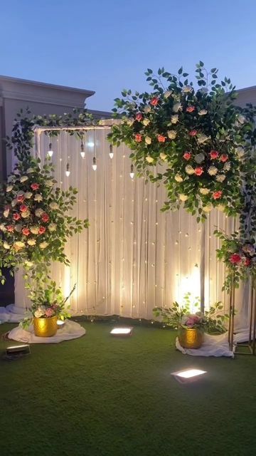 Decoration Stage Event, Selfi Point Decoration For Wedding, Birthday Function Decoration, Selfie Point Ideas For Wedding, Reception Photobooth Ideas, Birthday Stage Design, Outdoor Engagement Decorations, Engagement Flowers Decoration, Light Wedding Theme