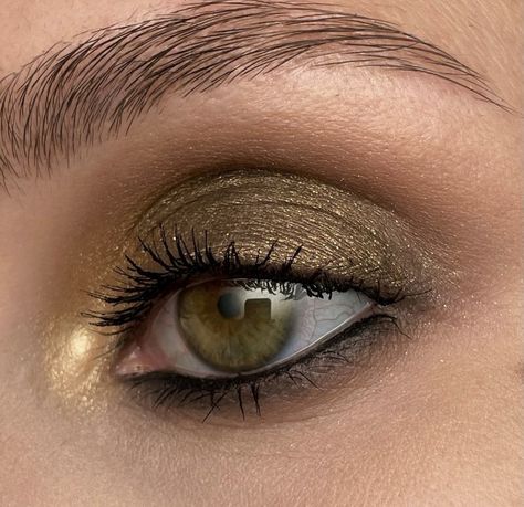 Smoky Green Eyes, Brown Green Eyes Makeup, Green Fall Eyeshadow Looks, Olive Eyes Makeup, Makeup Looks For Hazel Green Eyes, Khaki Eye Makeup, Olive Makeup Looks, Olive Eyeshadow Looks, Subtle Green Eyeshadow