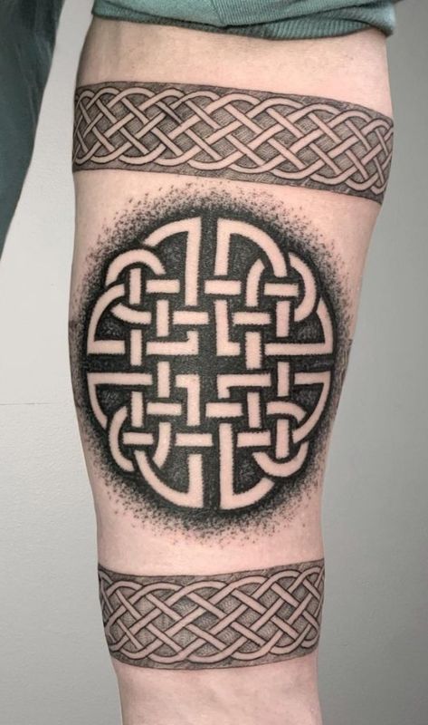 Knot Tattoo Meaning, Dara Knot Tattoo, Celtic Band Tattoo, Knot Tattoos, Tattoo Meaning Ideas, Celtic Wolf Tattoo, Celtic Motherhood Knot, Celtic Shield Knot, Celtic Sleeve Tattoos