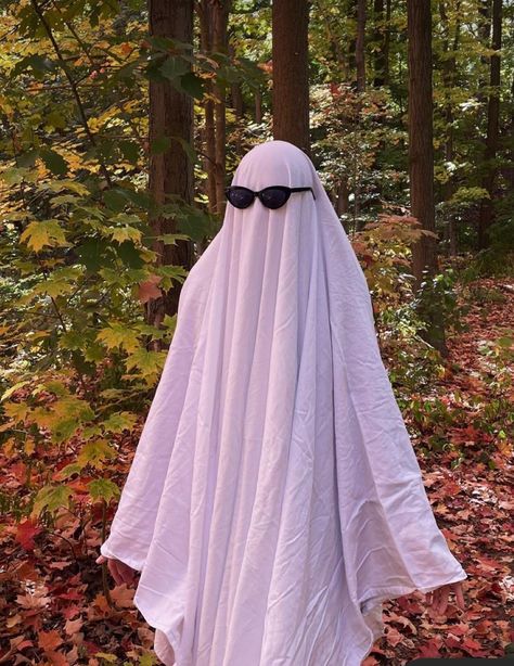 Ghost Girl Costume, Ghost Wearing Sunglasses, Ghost Sunglasses, Ghost Costume Women, Halloween Costumes Ghost, Ghost With Glasses, Ghost With Sunglasses, Costumes With Glasses, Halloween Costumes Glasses